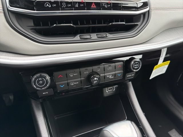 New 2026 Jeep Compass Limited AWD/4WD image 16