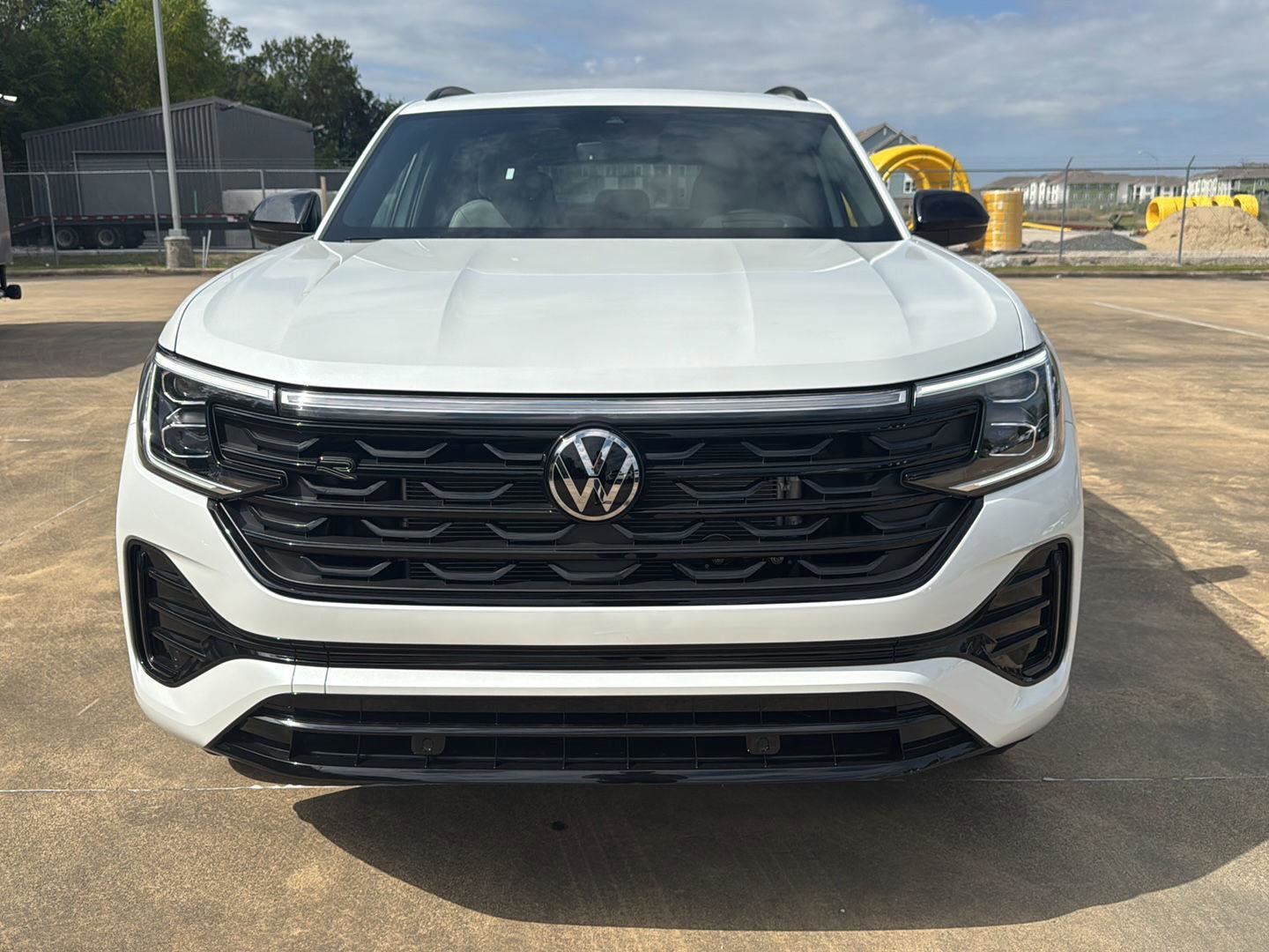 New 2026 Volkswagen Atlas Cross Sport SEL R-Line image 2