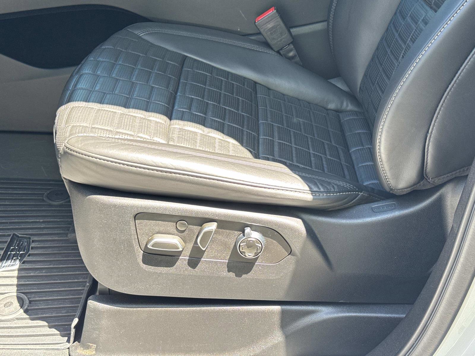 Used 2023 Cadillac Escalade ESV V AWD/4WD image 23