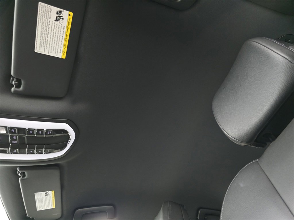 Certified 2025 Porsche Macan image 28