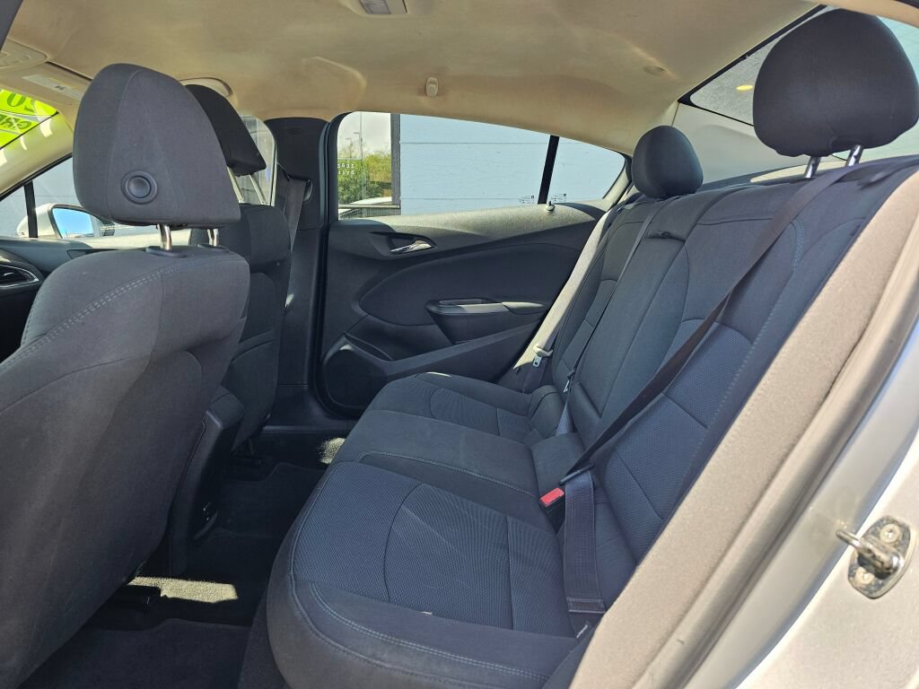Used 2017 Chevrolet Cruze LT FWD image 16