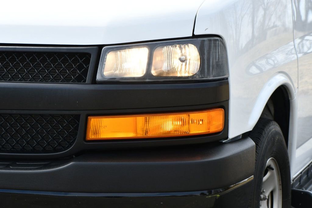 Used 2022 Chevrolet Express 3500 LS image 4