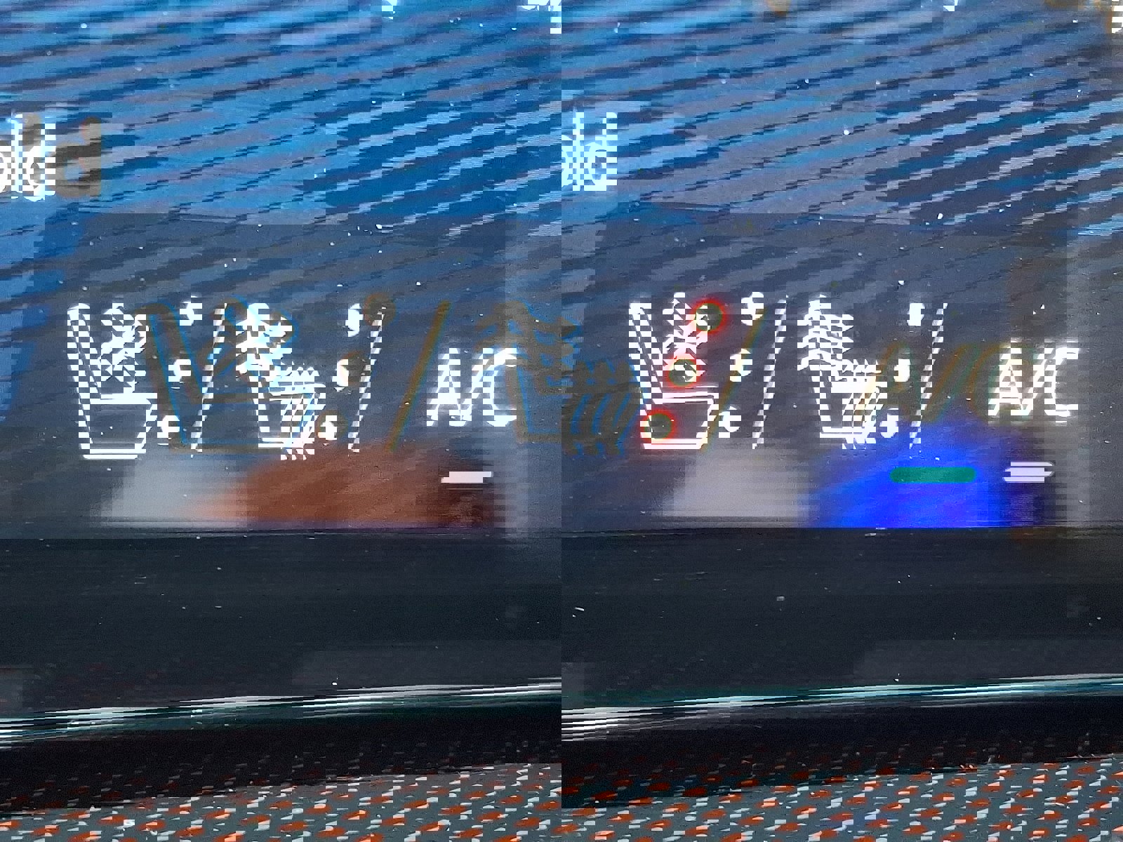 Used 2024 Chevrolet Traverse RS image 28