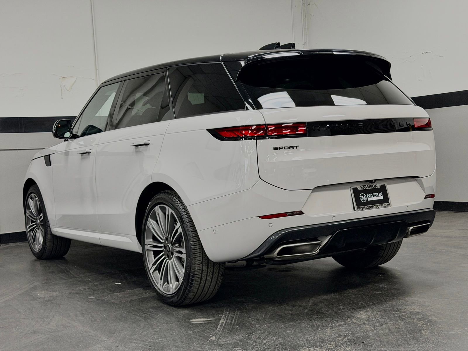 Used 2024 Land Rover Range Rover Sport SE image 10