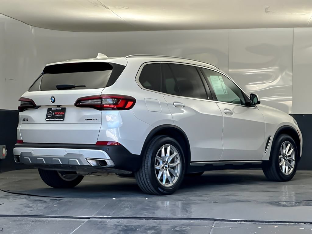 Used 2023 BMW X5 xDrive40i AWD/4WD image 3