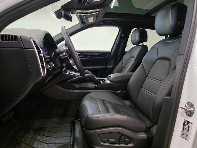 Used 2023 Porsche Cayenne AWD/4WD image 5