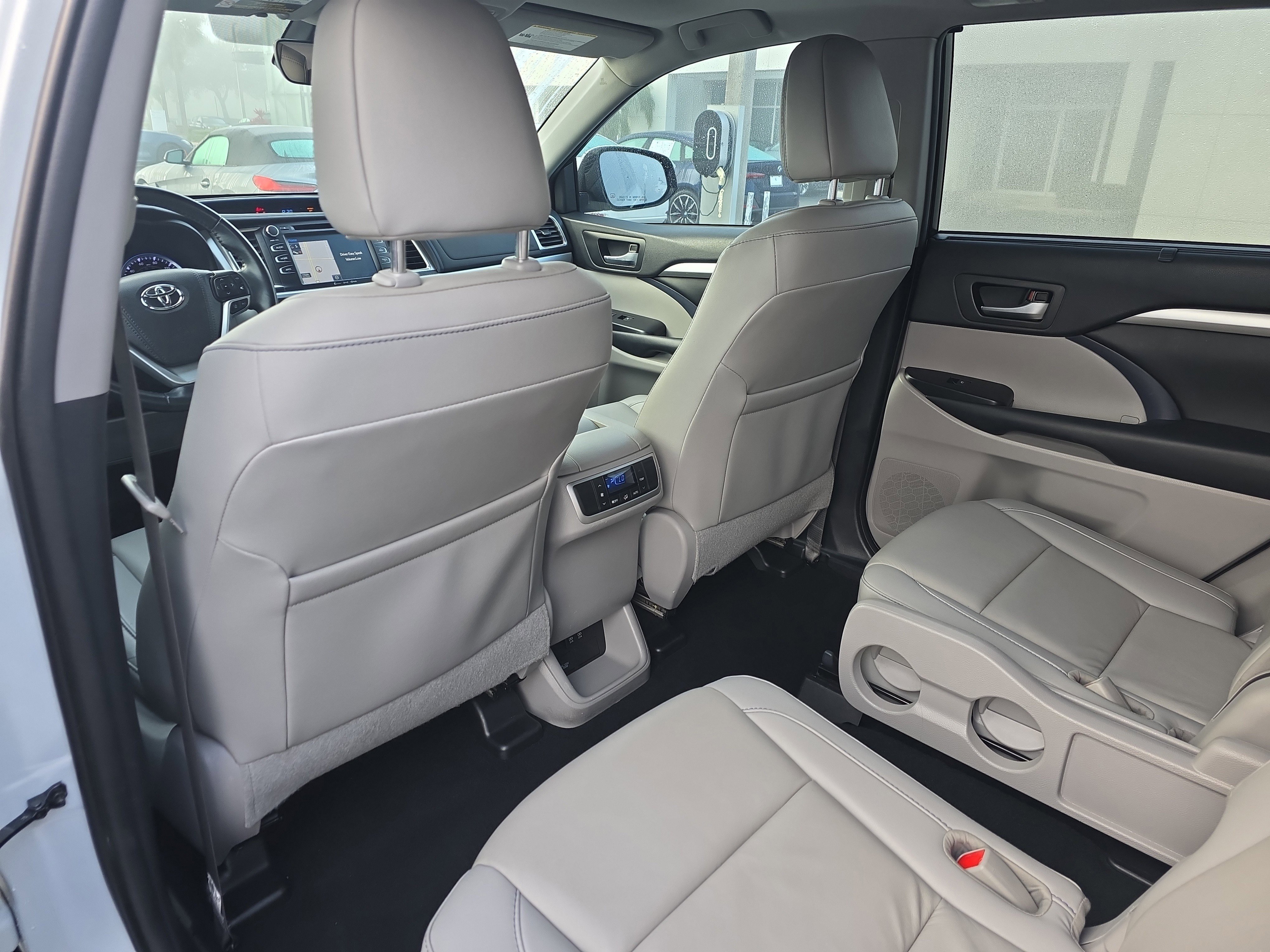 Used 2019 Toyota Highlander image 11