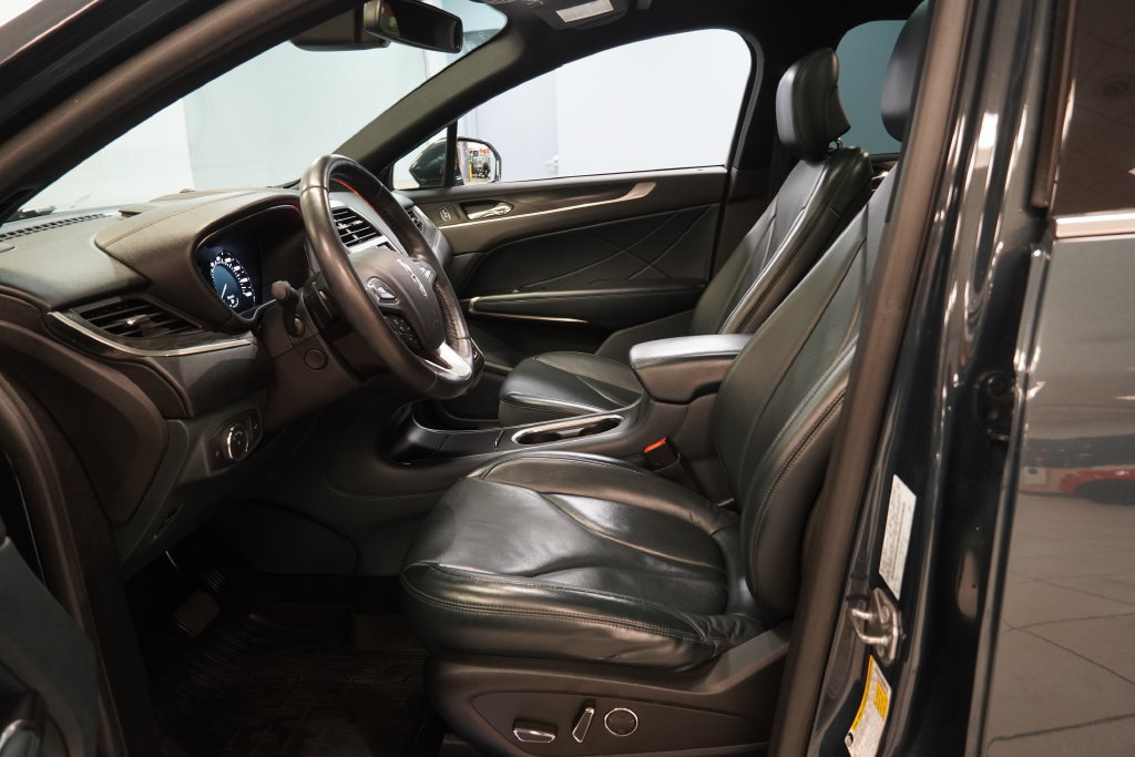 Used 2019 Lincoln MKC Reserve w/ MKC Climate Package AWD/4WD image 6