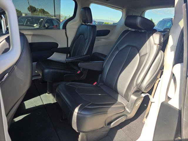 Used 2024 Chrysler Pacifica Touring-L FWD image 20