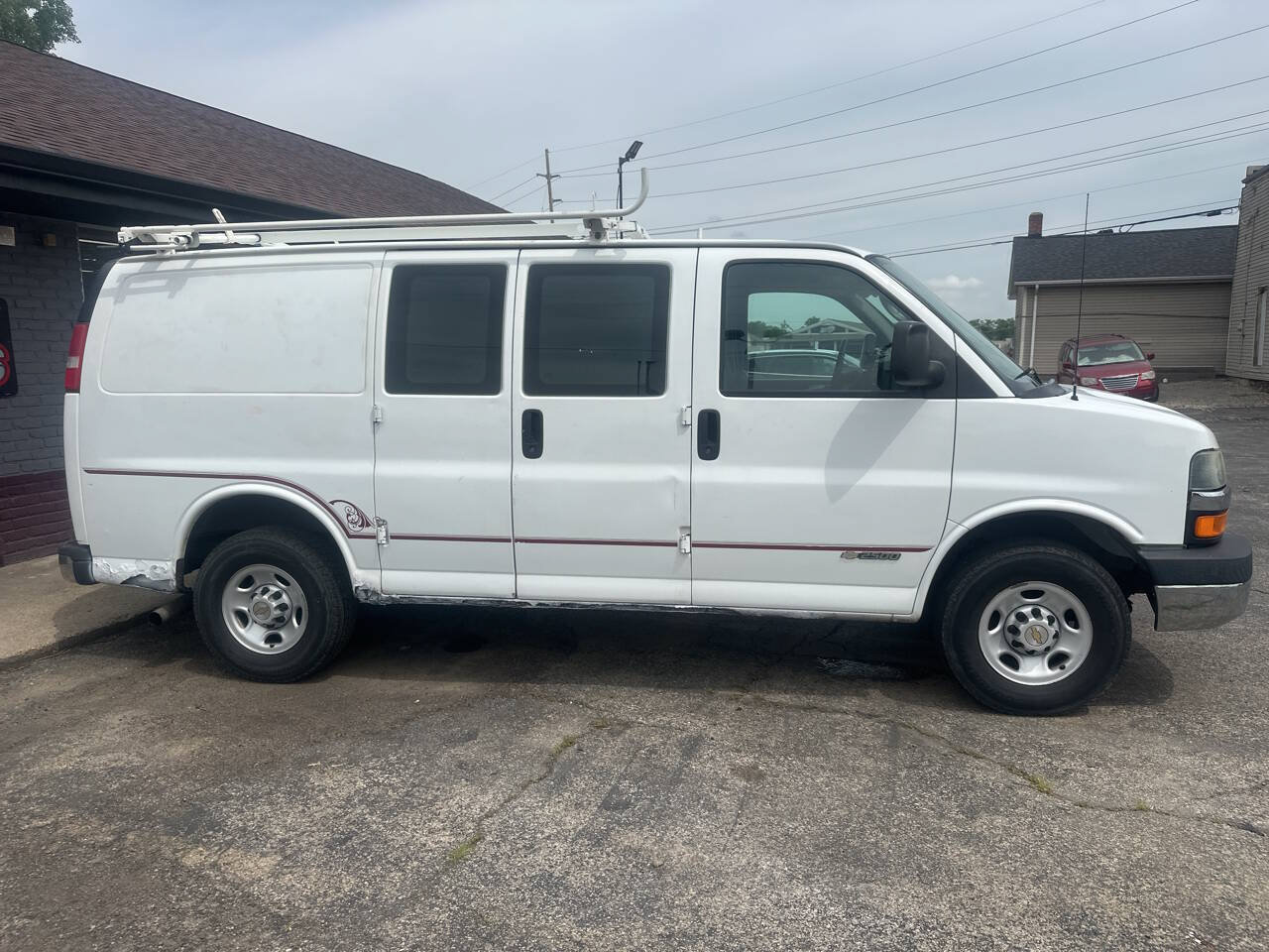 Used 2005 Chevrolet Express 2500 RWD image 2