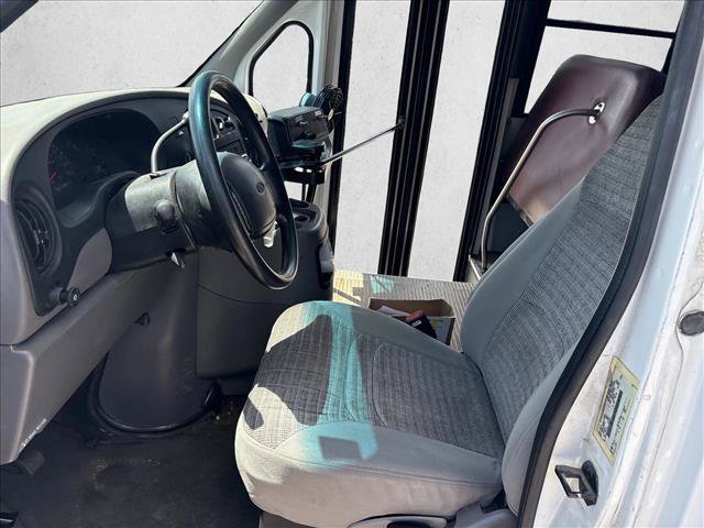 Used 2002 Ford E-450 and Econoline 450 RWD image 10