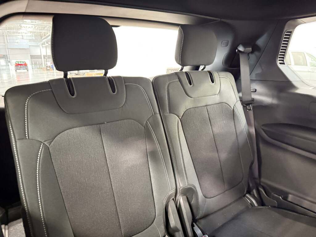 New 2025 Jeep Grand Cherokee L Laredo image 36