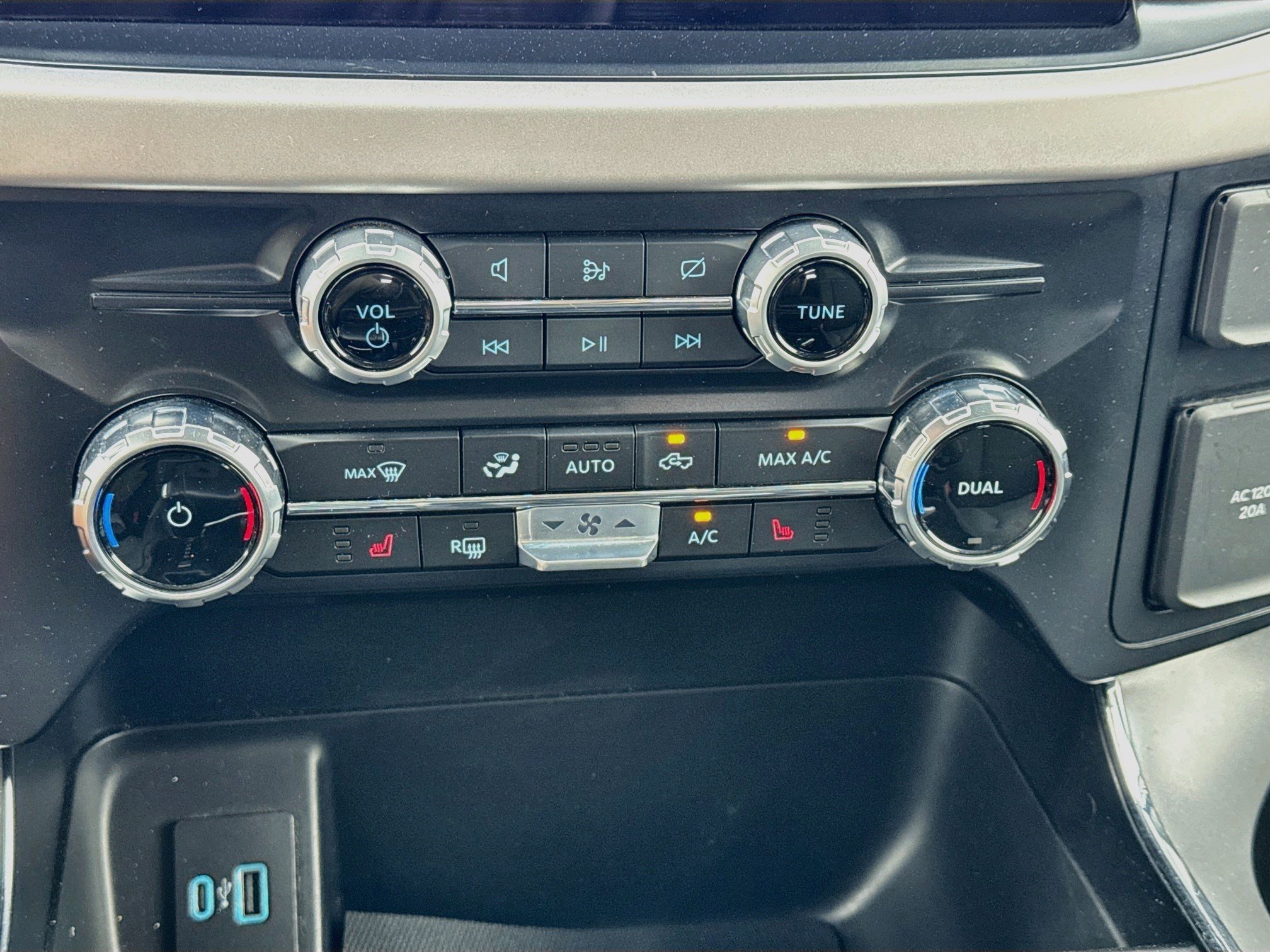 Used 2023 Ford F150 Lightning XLT AWD/4WD image 12