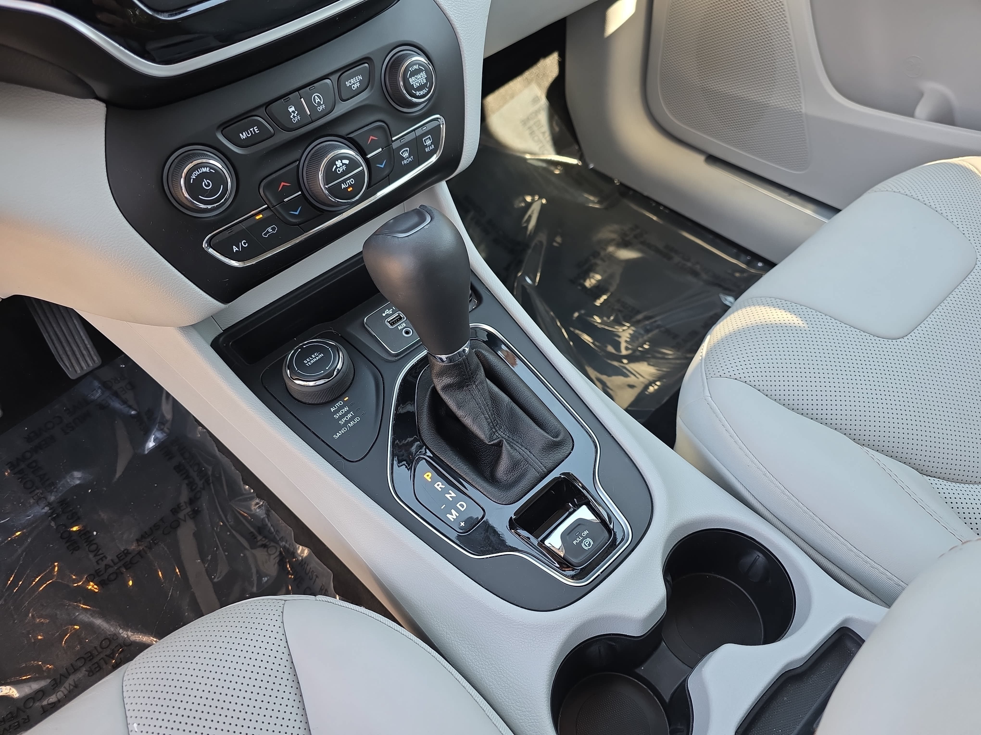 Used 2020 Jeep Cherokee Limited AWD/4WD image 23