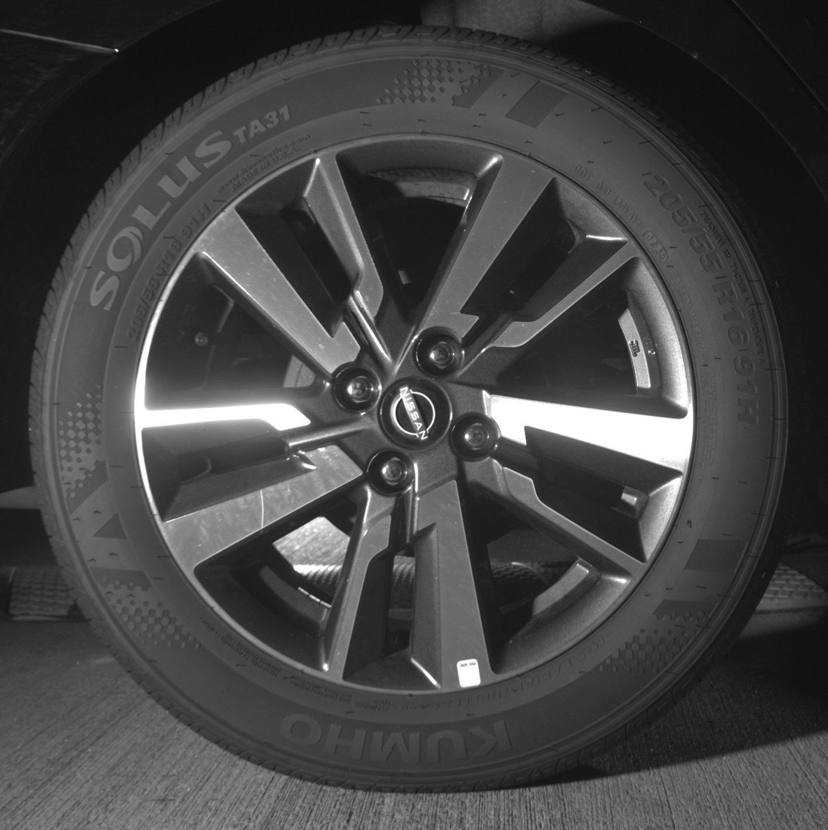 Used 2025 Nissan Versa SV image 15