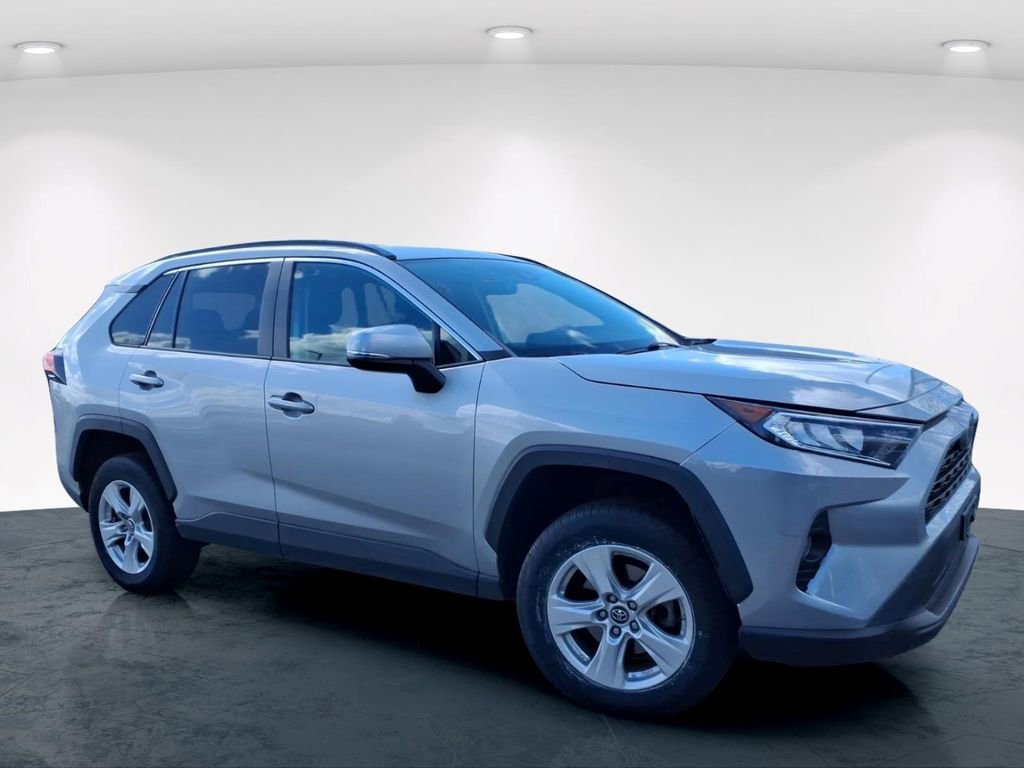 Used 2019 Toyota RAV4 XLE AWD/4WD image 2