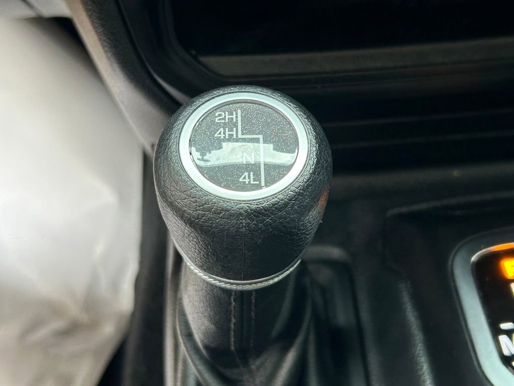 Used 2022 Jeep Gladiator Willys image 24