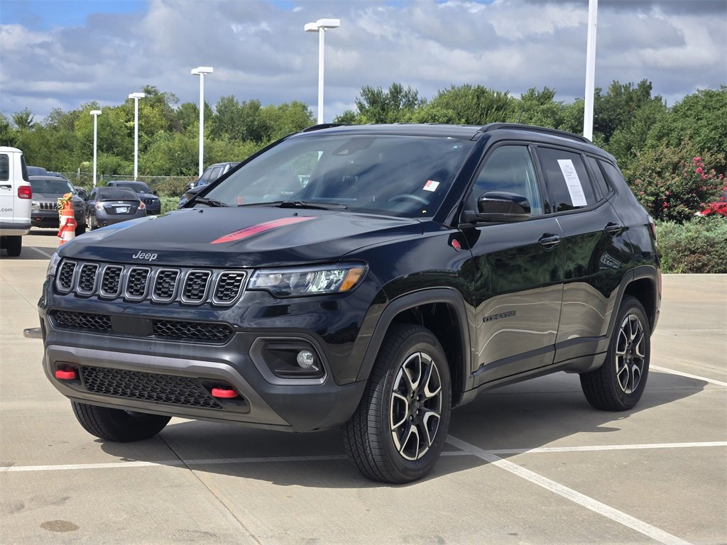 Used 2024 Jeep Compass Trailhawk image 4