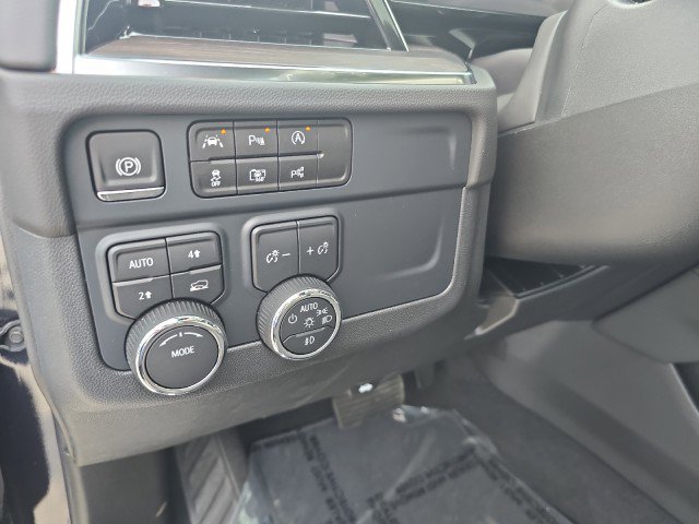 New 2025 Chevrolet Suburban LT w/ Comfort Package image 29