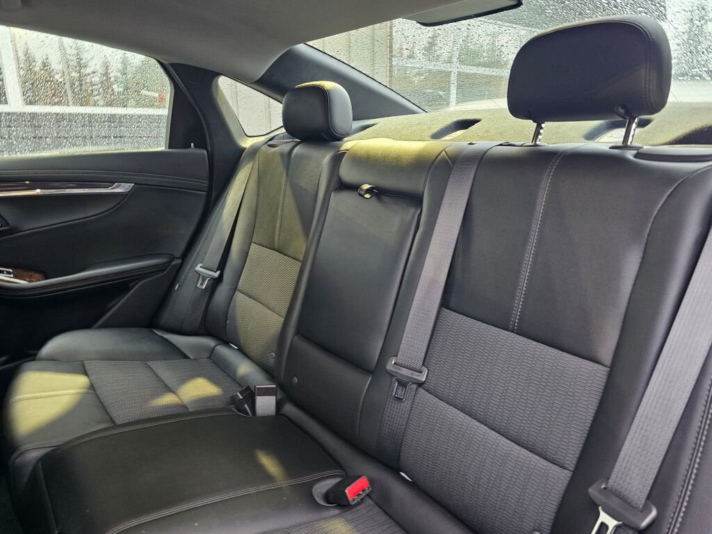 Used 2015 Chevrolet Impala LT FWD image 18