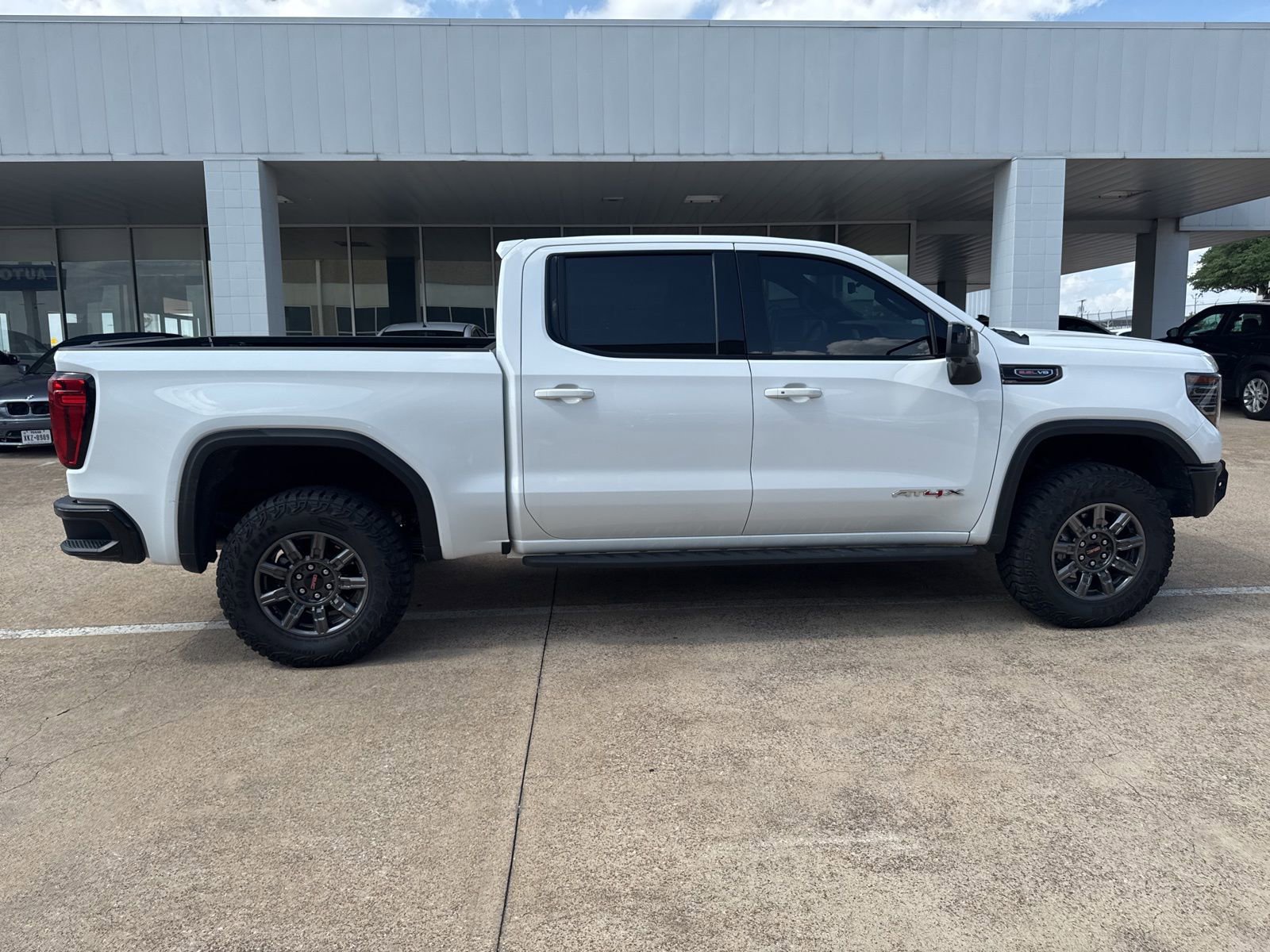 Used 2025 GMC Sierra 1500 AT4X image 8
