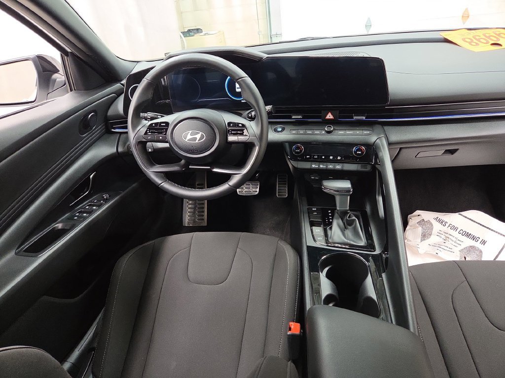 Used 2025 Hyundai Elantra SEL FWD image 12