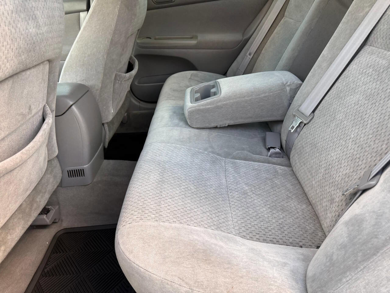 Used 2004 Toyota Camry LE FWD image 21