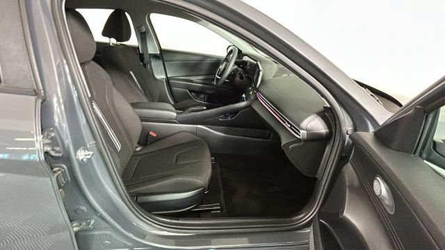 Certified 2024 Hyundai Elantra SEL FWD image 30
