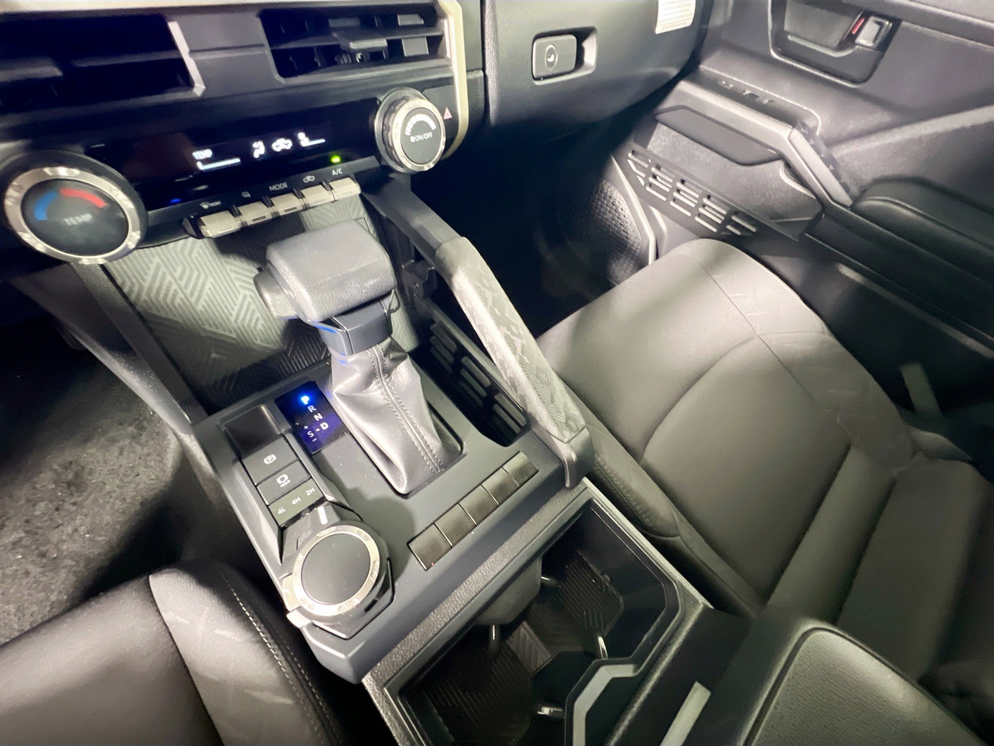 Used 2024 Toyota Tacoma SR w/ Towing Package image 18