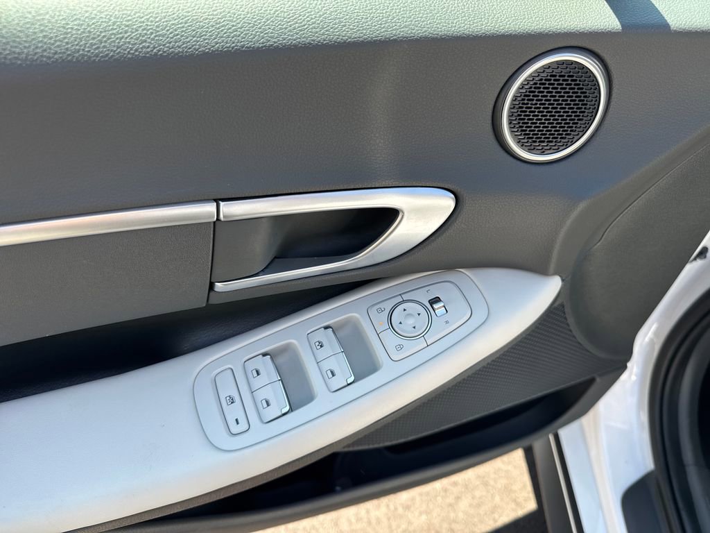 Certified 2025 Hyundai Sonata SE image 11