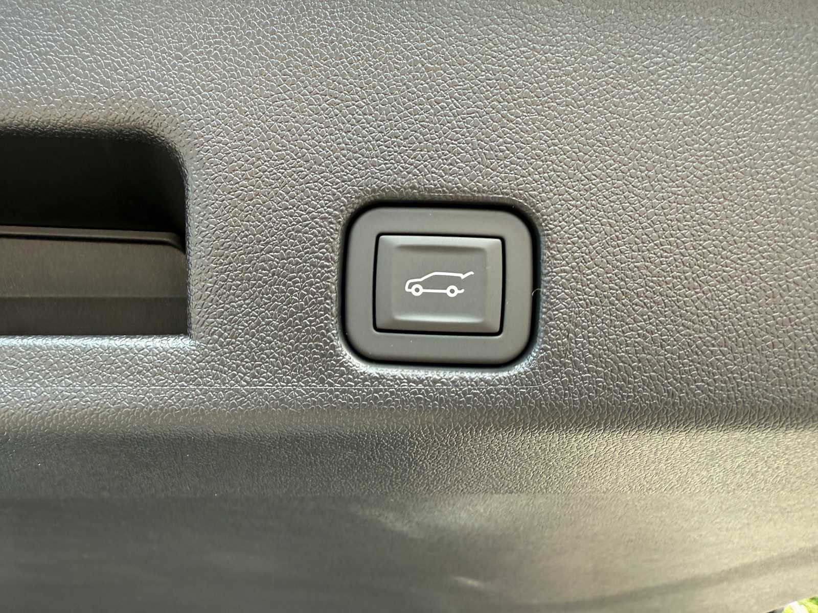 New 2026 Chevrolet Traverse High Country image 35