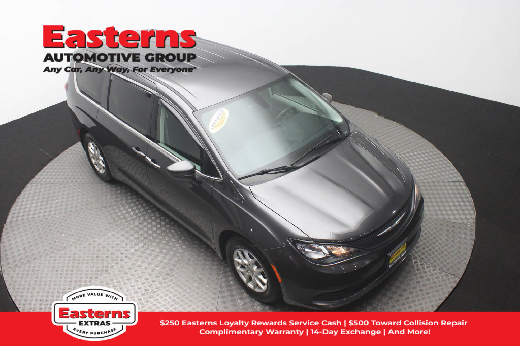 Used 2022 Chrysler Voyager LX FWD image 4
