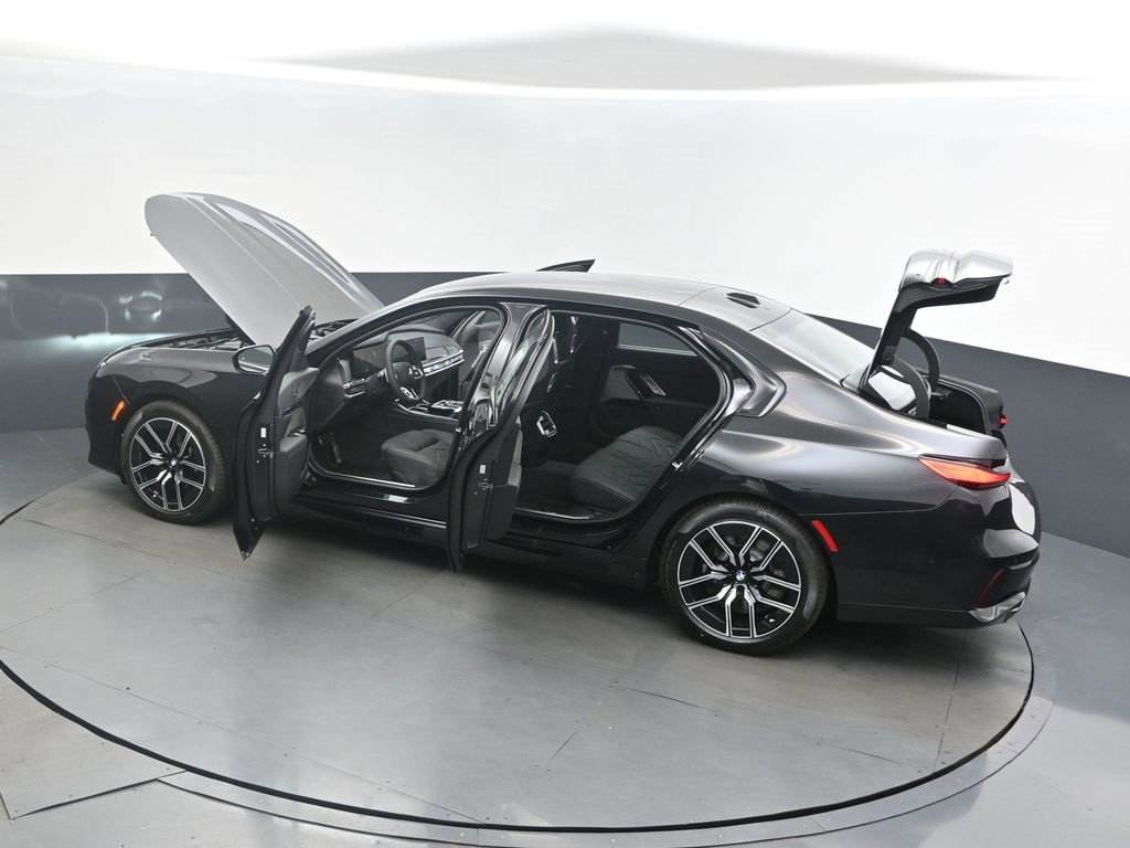 New 2026 BMW 760i xDrive w/ Executive Package image 2