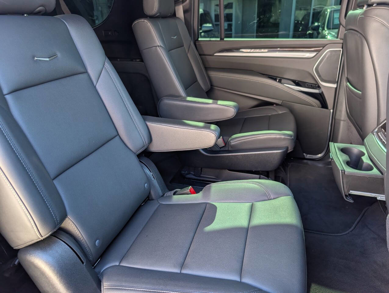 Used 2025 Cadillac Escalade ESV Luxury AWD/4WD image 32
