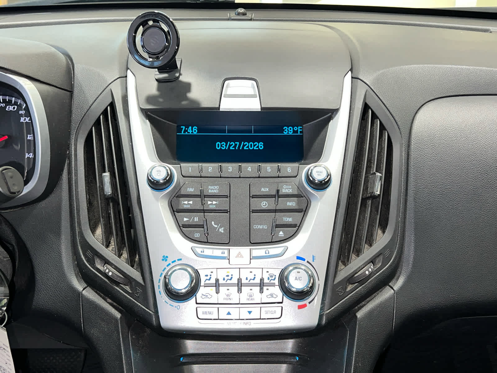 Used 2015 Chevrolet Equinox LS image 23