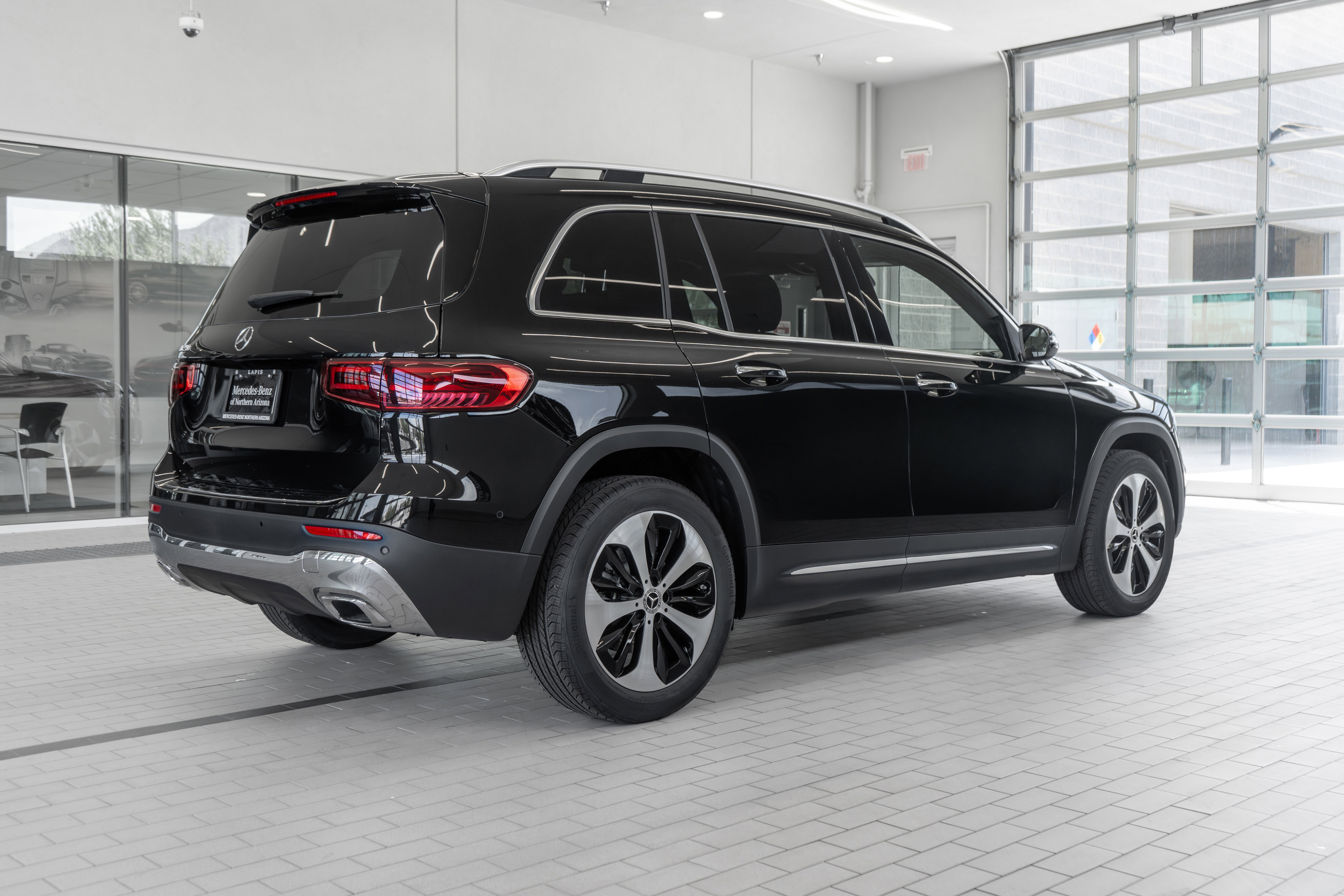 Used 2024 Mercedes-Benz GLB 250 w/ Exclusive Package image 29