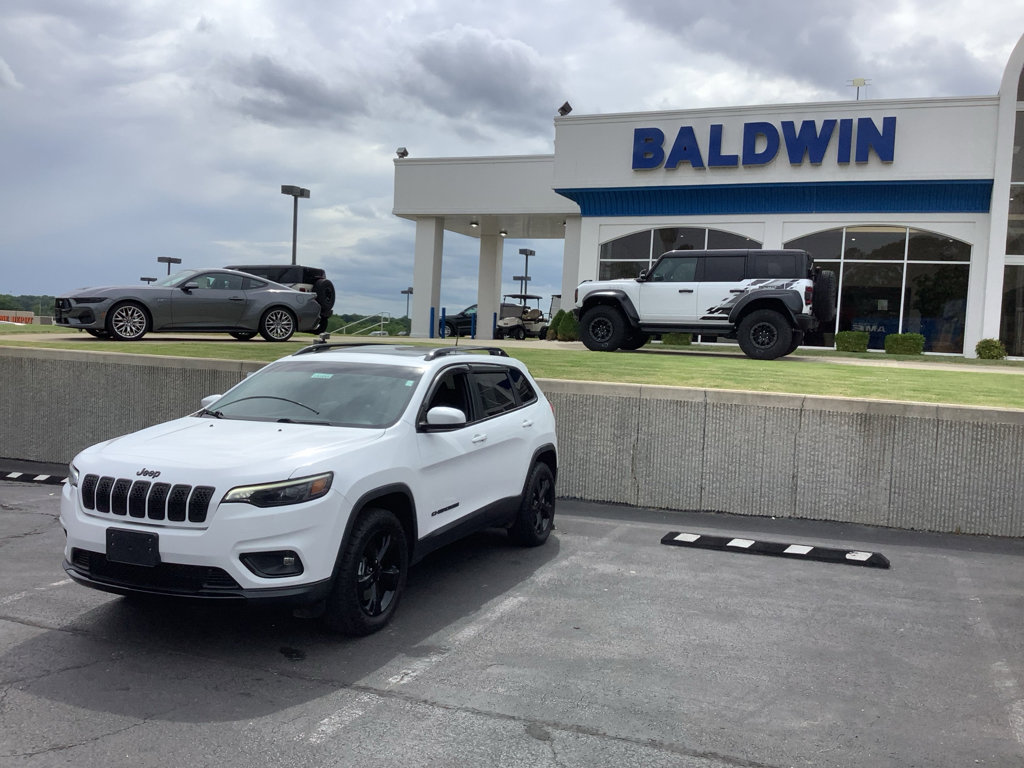Used 2020 Jeep Cherokee Latitude Plus w/ Cold Weather Group AWD/4WD image 3