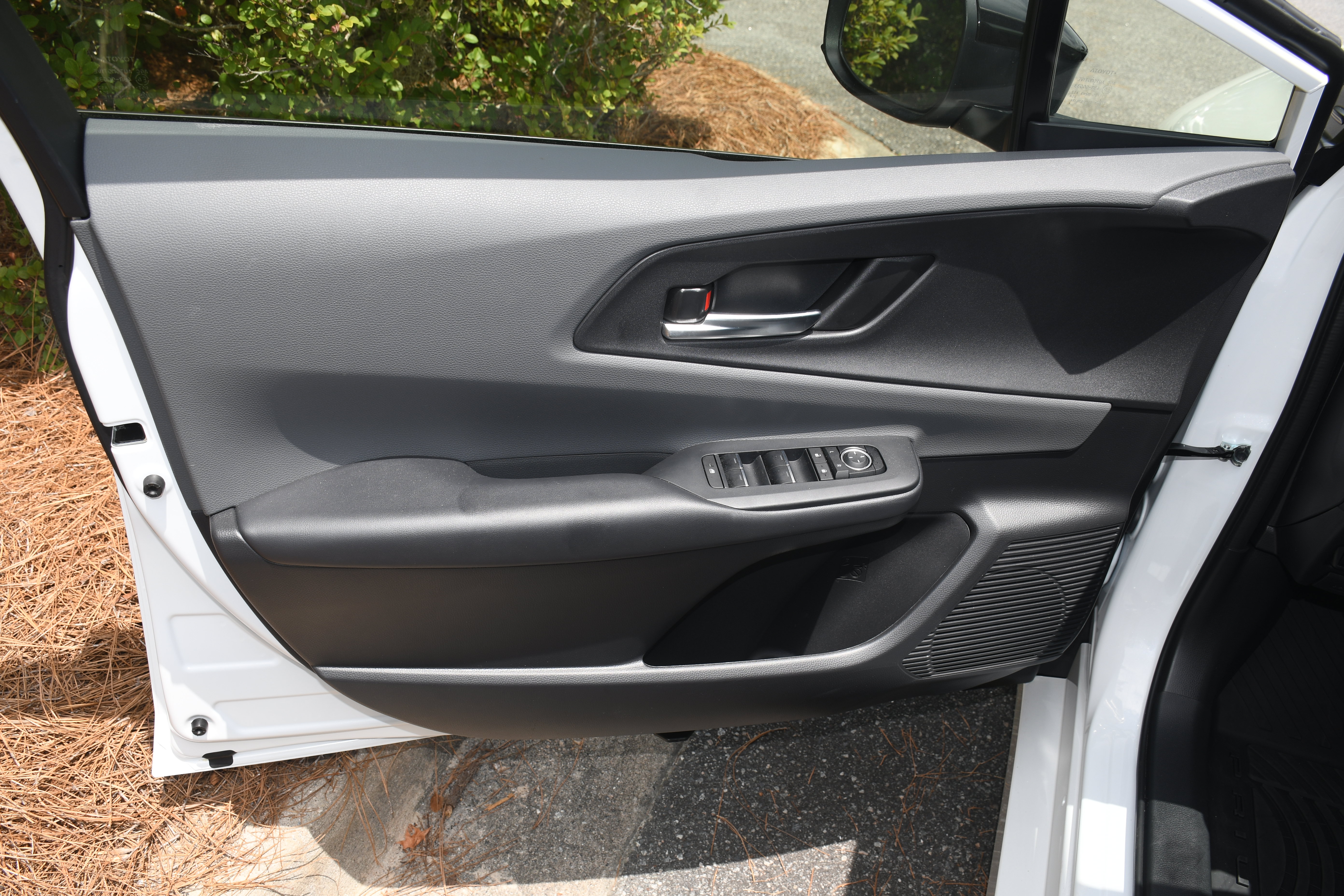 Used 2025 Toyota Prius XLE FWD image 9