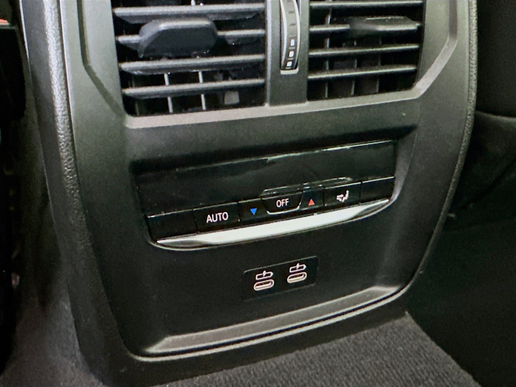 Used 2025 BMW 330i Sedan w/ Convenience Package image 29