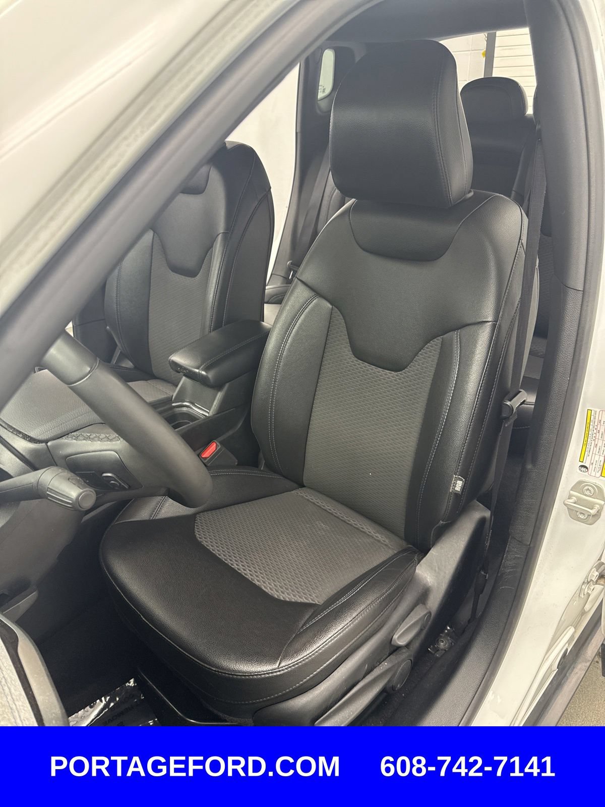 Used 2024 Jeep Compass Latitude AWD/4WD image 9