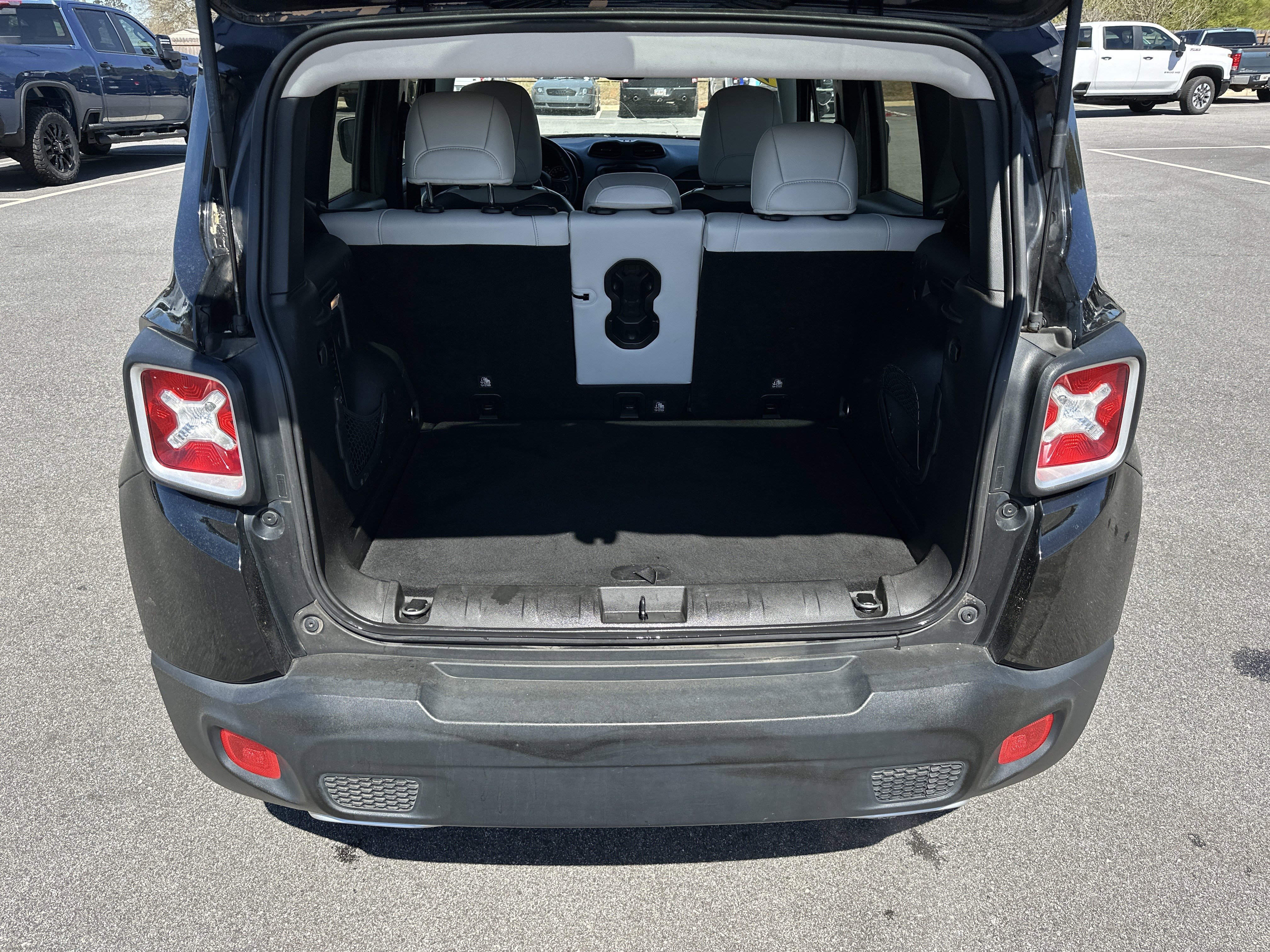 Used 2018 Jeep Renegade Limited w/ UConnect 8.4 Nav Group image 18