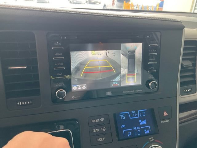 Used 2020 Toyota Sienna Limited Premium FWD image 16