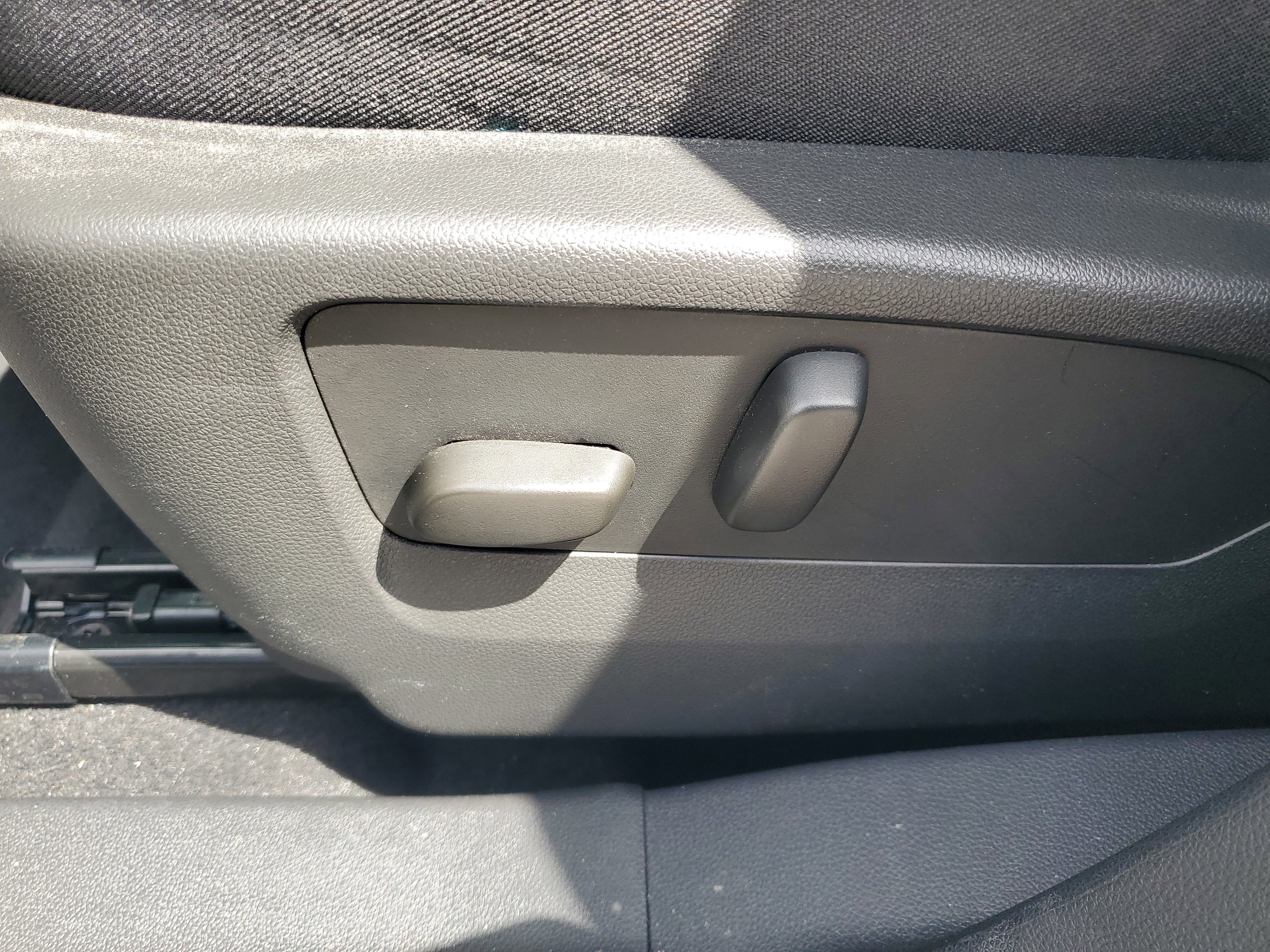 Used 2023 Buick Envision Essence image 15