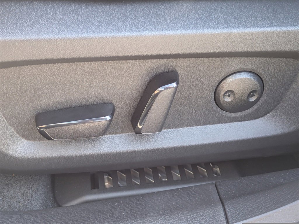 New 2025 Mitsubishi Outlander SE image 21