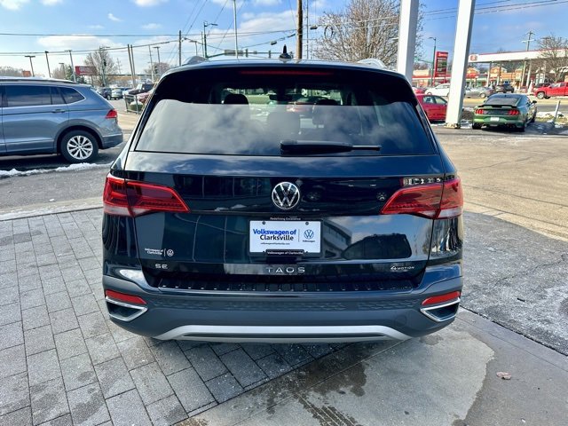 Certified 2024 Volkswagen Taos SE image 6