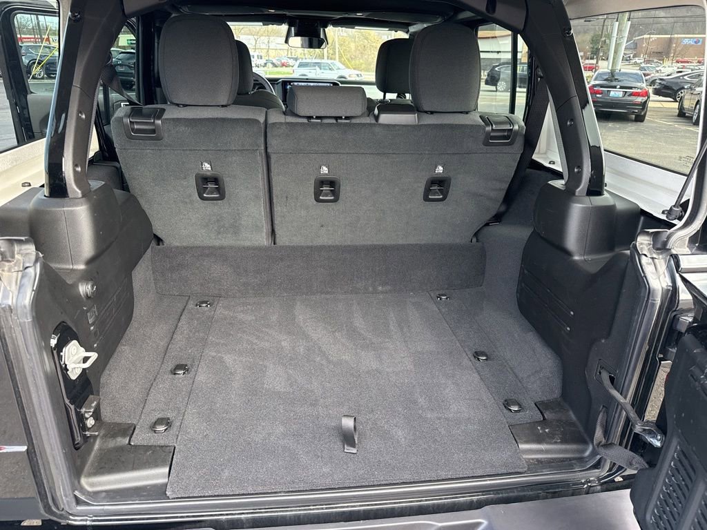 Used 2025 Jeep Wrangler Unlimited Sahara image 19