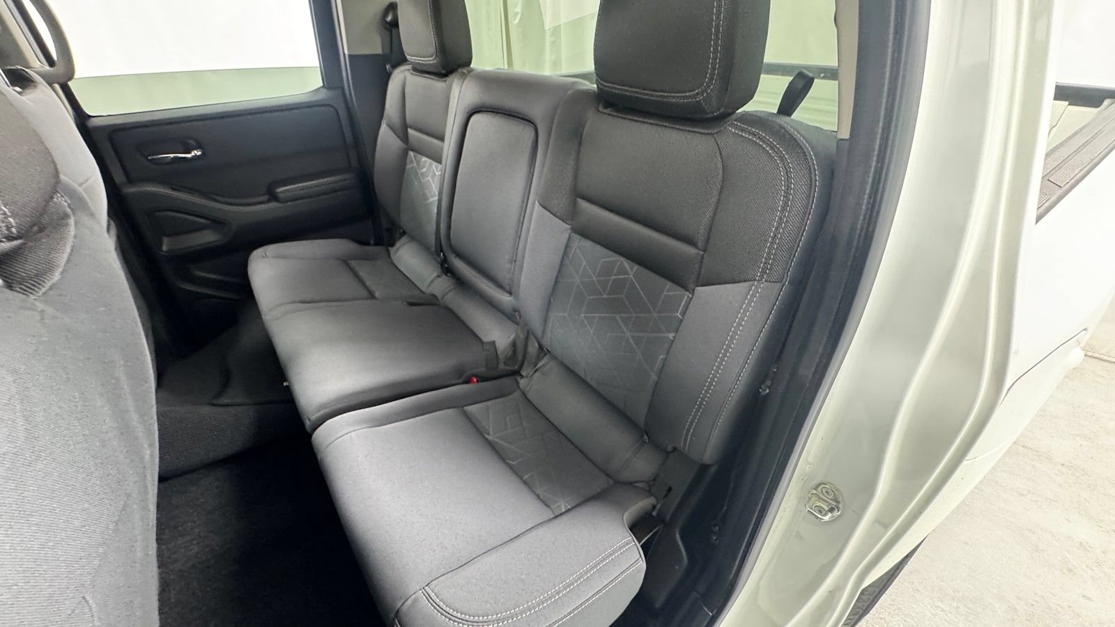 Certified 2025 Nissan Frontier SV AWD/4WD image 12