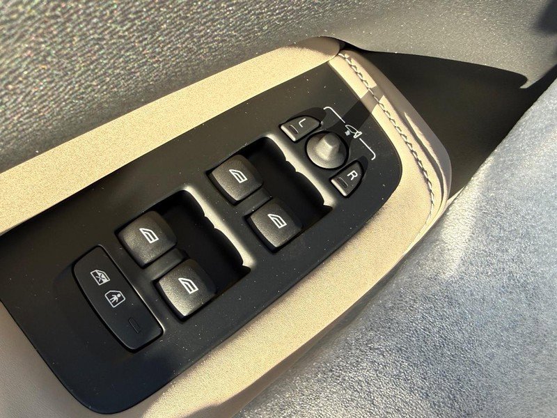 New 2026 Volvo XC60 B5 Plus w/ Climate Package image 9