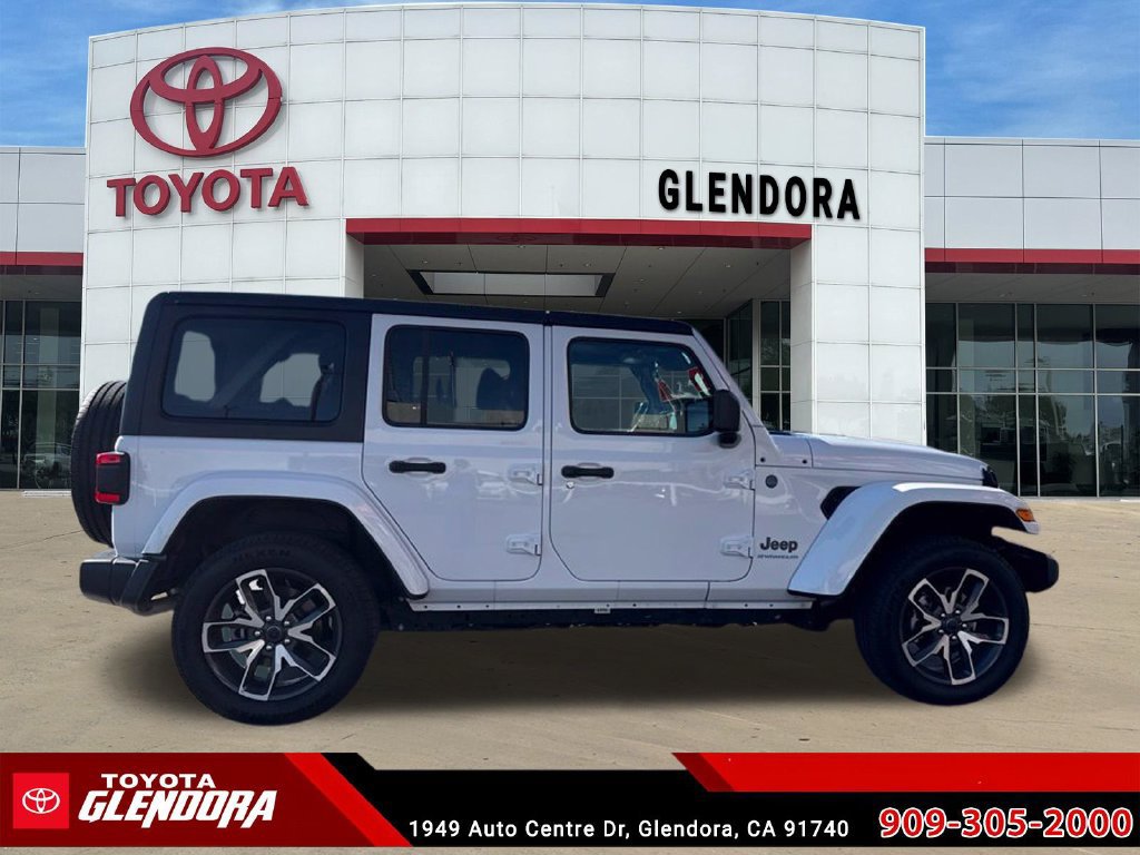 Used 2024 Jeep Wrangler Unlimited w/ Convenience Group AWD/4WD image 12