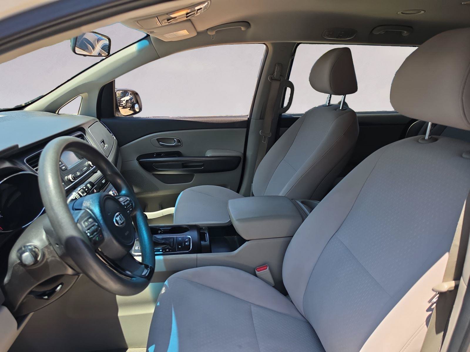 Used 2016 Kia Sedona LX w/ LX Convenience Package FWD image 9